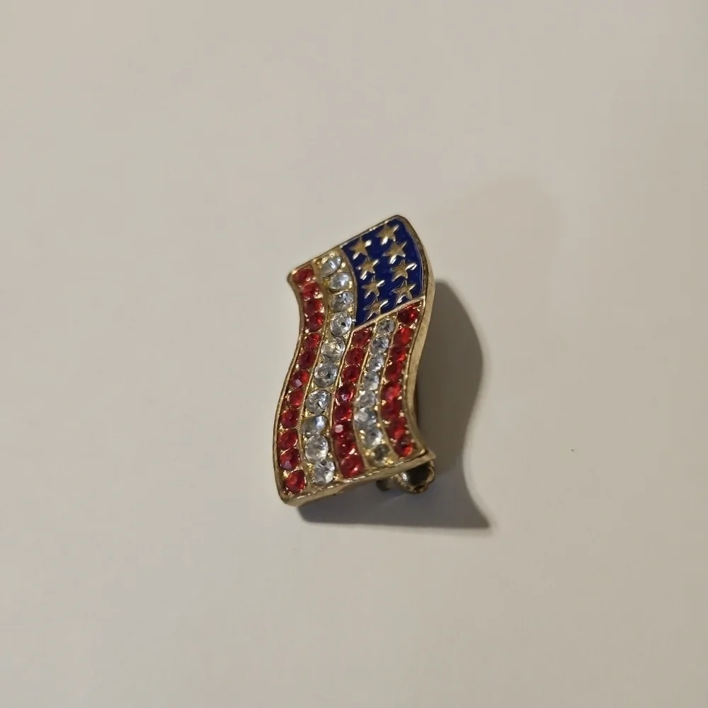 Vintage Rhinestone USA American Flag July 4 Patriotic GoldTone Brooch Pin - Picture 8 of 14